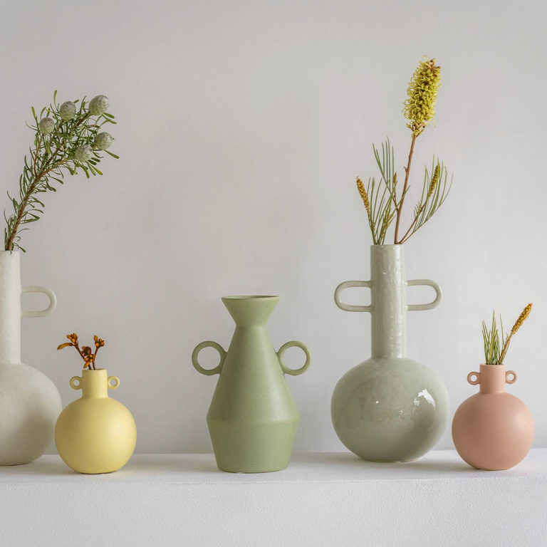 urban-natureculture-vaas-kindness-grijs-stoneware-vazen-bloempotten-decoratie5