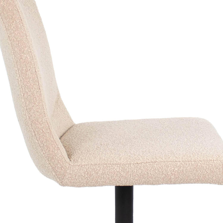 kick-collection-kick-eetkamerstoelsamboucle-beige-boucle-stoelen- fauteuils-meubels8