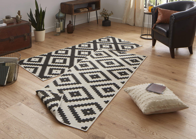 northrugs-in-outdoor-vloerkleed-malta-zwart-80x150-polypropyleen-vloerkleden-vloerkleden-woontextiel4