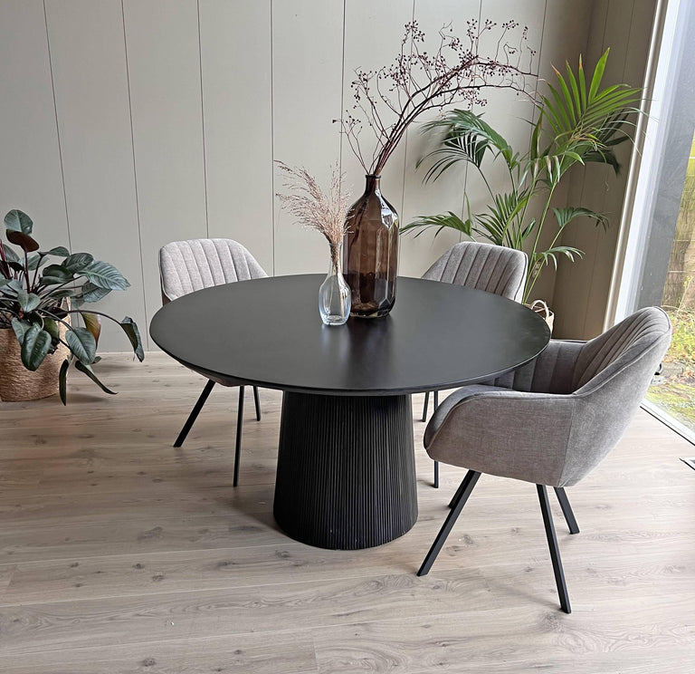 oldinn-wonen-eettafel-rome-rond-zwart-gelakt-130x130x76-mangohout-tafels-meubels6