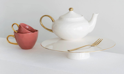 urban-natureculture-good-morningtea pot and gold-wit-porselein-keukenaccessoires-koken- tafelen2