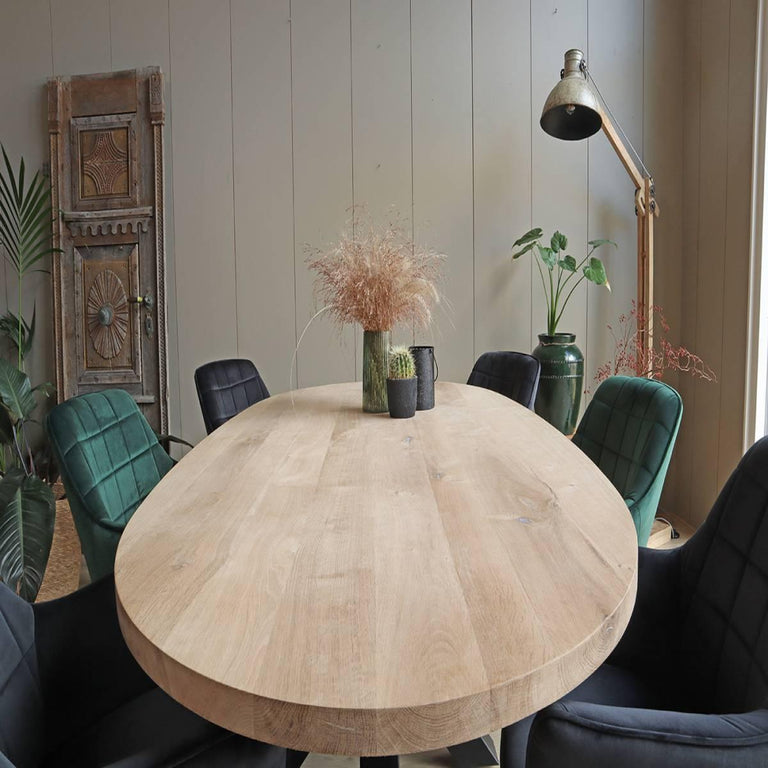 Onbehandelde eettafel Arnee