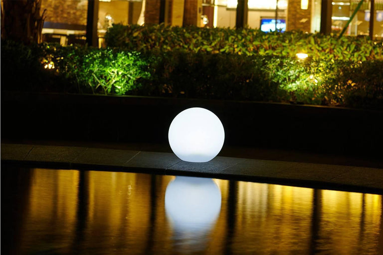 LED lichtbol Arna op zonne-energie